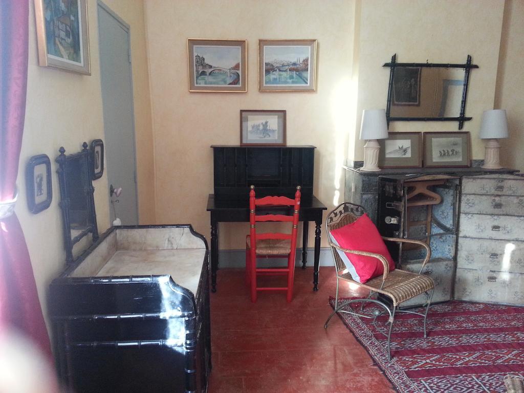 La Maison De L'Oenologue Poucharramet Phòng bức ảnh